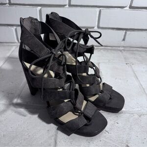 Barely used Vince Camuto Phandras
Sandals Smoke-Charcoal-Grey, size 7.5 M